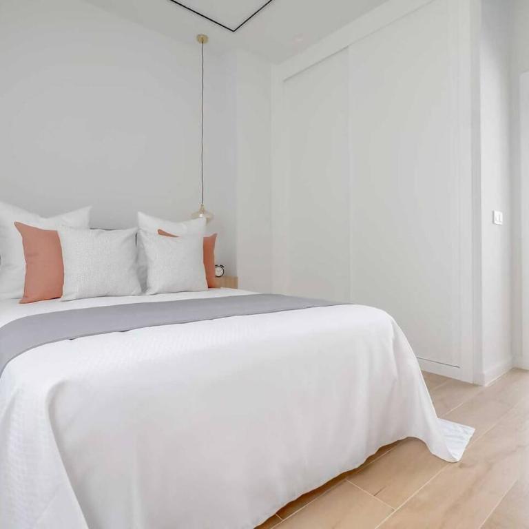Apartamento 3 - Acogedor en Castellana - 4 Torres - Two-Bedroom Apartment - 8