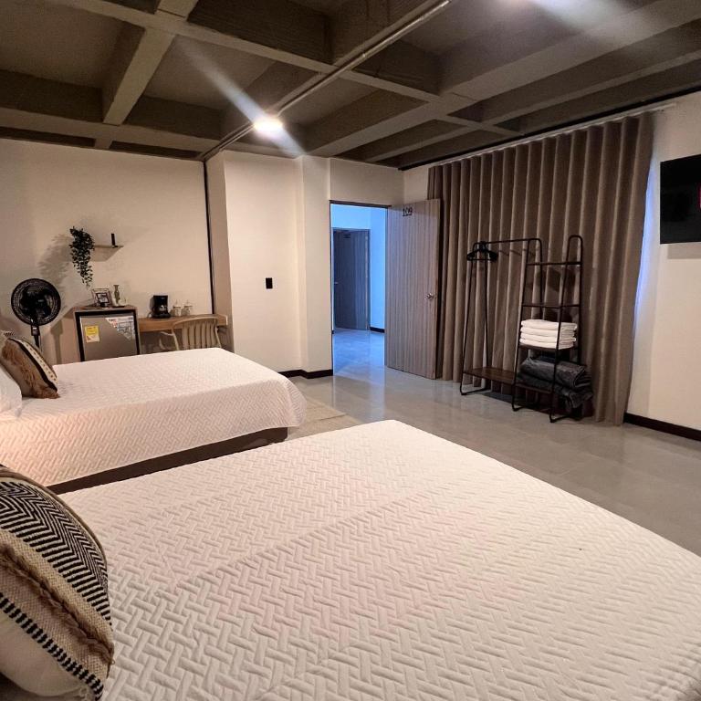 Hotel Moore 45 - Family Room - 9