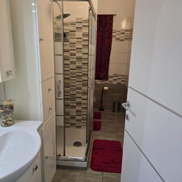 Goldenholidaysitaly - Appartamento con 2 Camere da Letto e Vista Fiume - 11