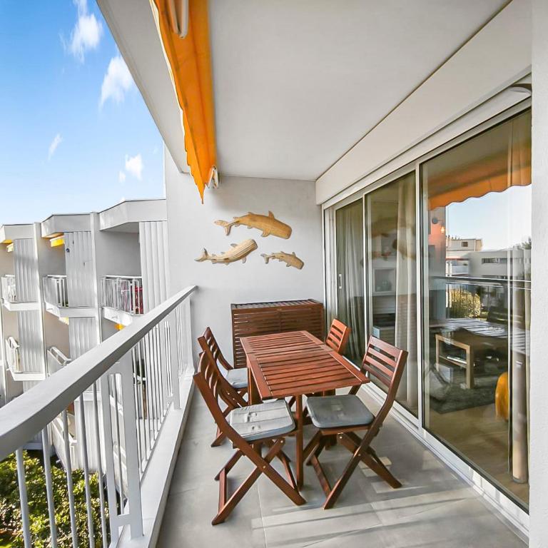 Appart moderne, piscine, parking proche des plages - Apartamento de 2 dormitorios con balcón - 4