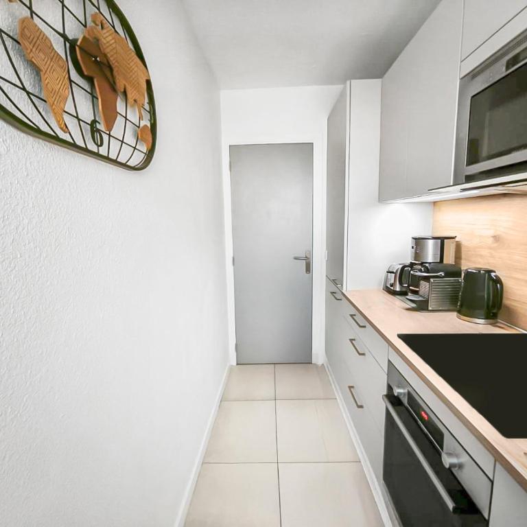 Appart moderne, piscine, parking proche des plages - Apartamento de 2 dormitorios con balcón - 24