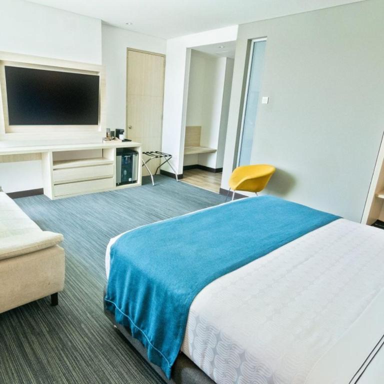 Sonesta Hotel Bucaramanga - King Room - Disability Access - 4