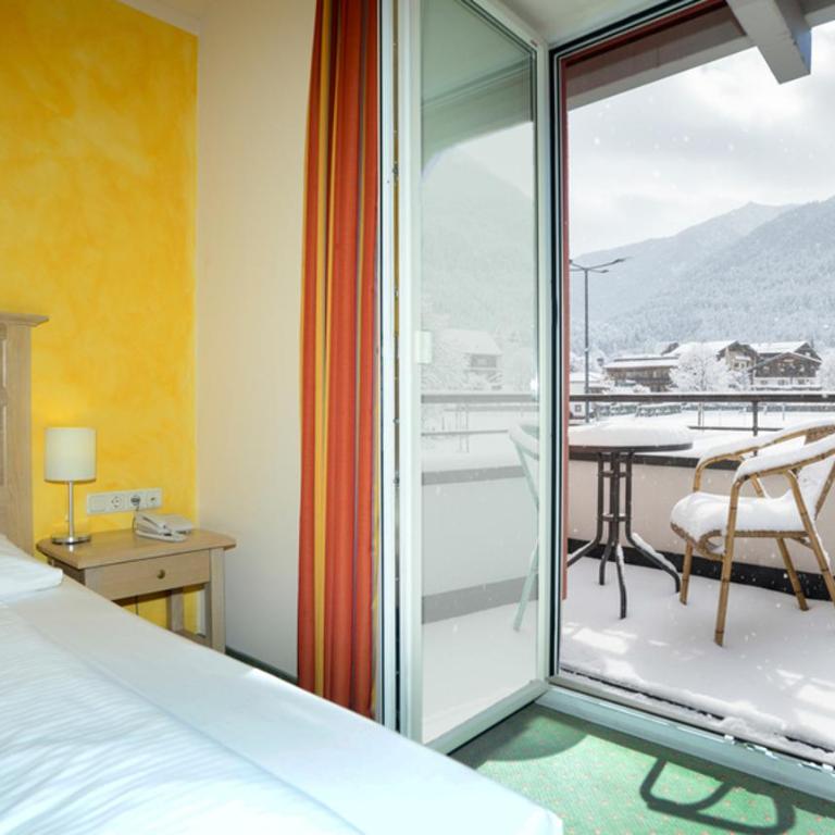 Das Hotel Eden - Das Aktiv- & Wohlfühlhotel in Tirol auf 1200m Höhe - Standard Doppelzimmer mit Balkon oder Terrasse - 5