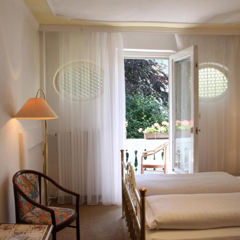 Romantic-Pension Albrecht - Villa next to UNESCO World Heritage - since 1901 - Doppelzimmer mit Balkon und Schlossblick - 2