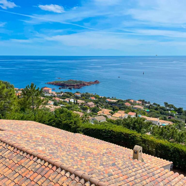 Sea-view villa for 11 guests with a heated infinity pool - Villa - 3