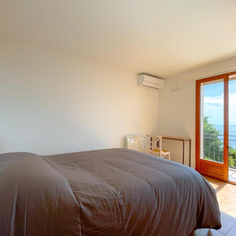 Sea-view villa for 11 guests with a heated infinity pool - Villa - 15