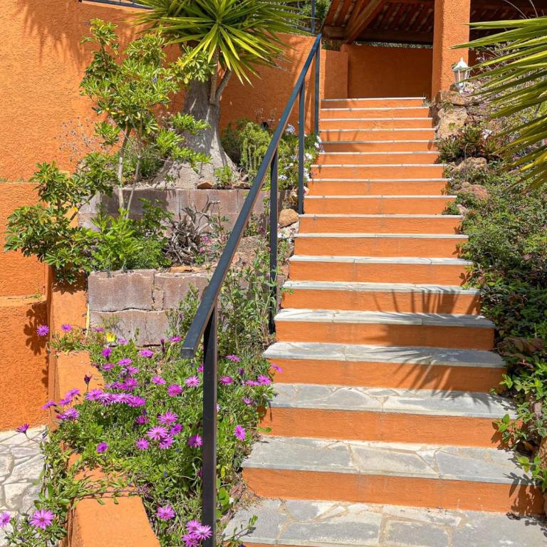 Sea-view villa for 11 guests with a heated infinity pool - Villa - 25