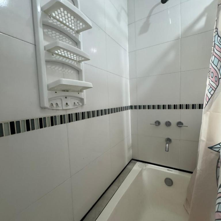 Amplio y Luminoso Departamento Arenales - One-Bedroom Apartment with Balcony and Mountain View - 6