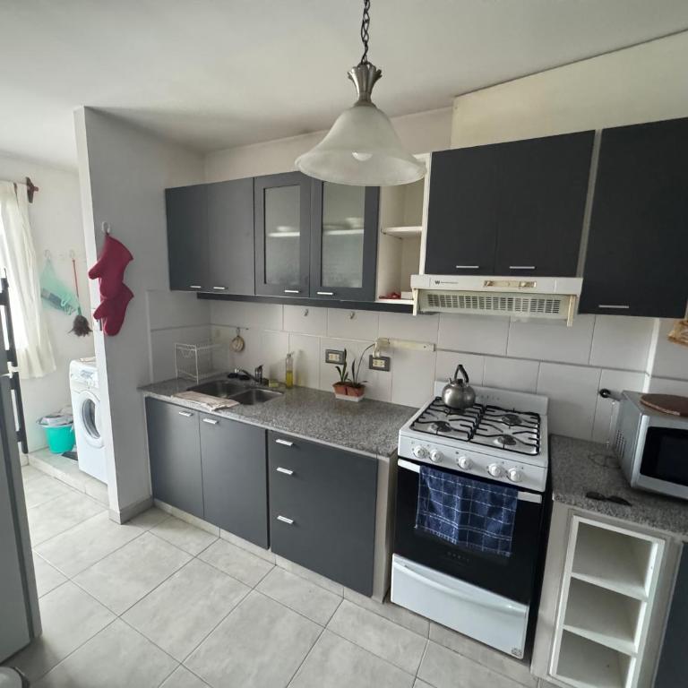 Amplio y Luminoso Departamento Arenales - One-Bedroom Apartment with Balcony and Mountain View - 9