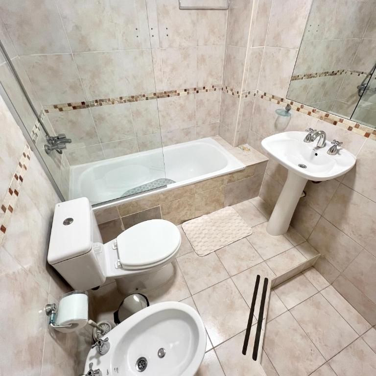 Amplio departamento renovado en el centro de la ciudad - Apartamento de 2 dormitorios - 4
