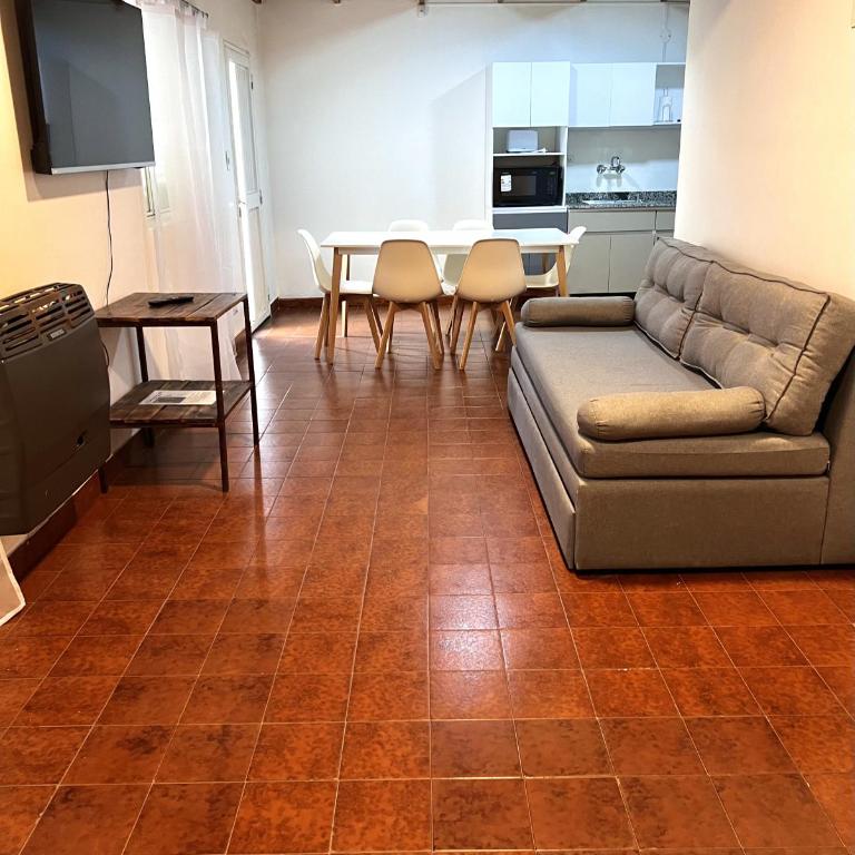 Amplio departamento renovado en el centro de la ciudad - Apartamento de 2 dormitorios - 5
