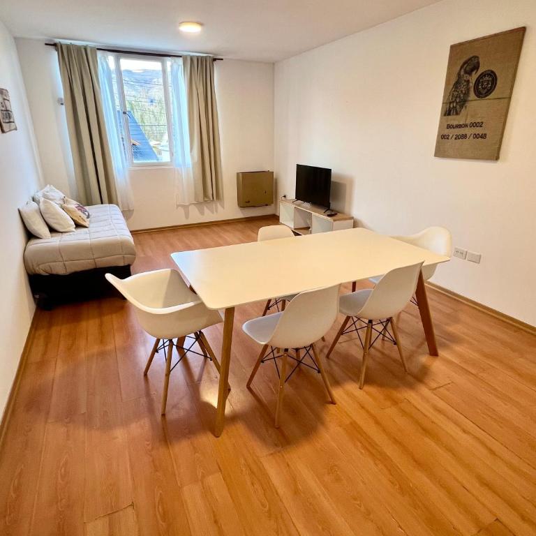 Amplio departamento renovado en el centro de la ciudad - Apartamento de 2 dormitorios - 8