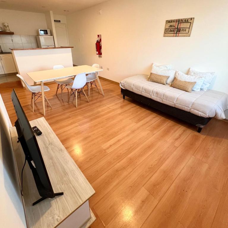 Amplio departamento renovado en el centro de la ciudad - Apartamento de 2 dormitorios - 6