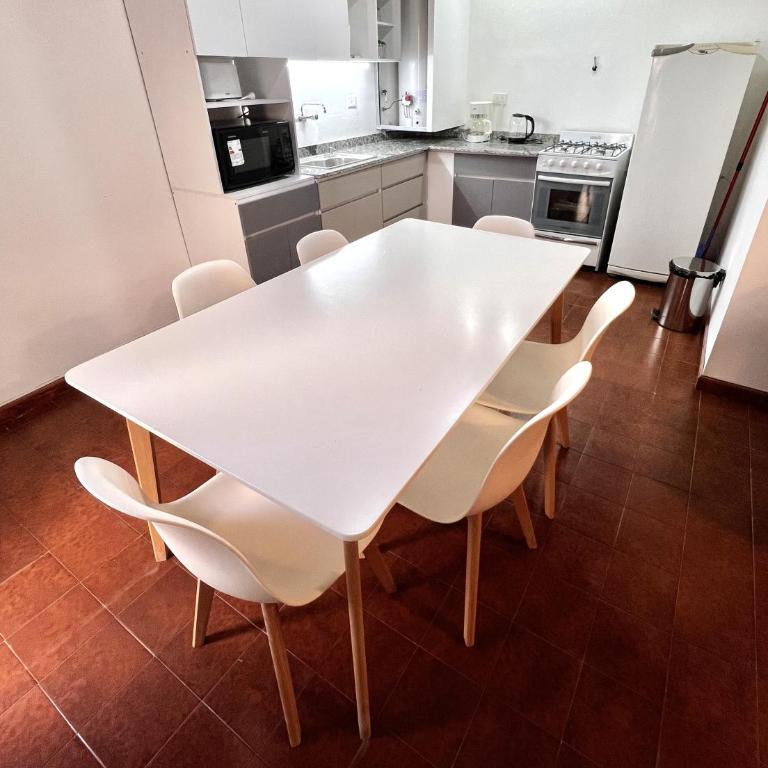 Amplio departamento renovado en el centro de la ciudad - Apartamento de 2 dormitorios - 16