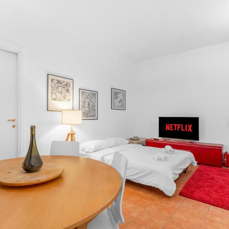 Duomo 15 min - Navigli 10 min - Luminoso, WiFi e AC - Appartamento con 1 Camera da Letto - 25