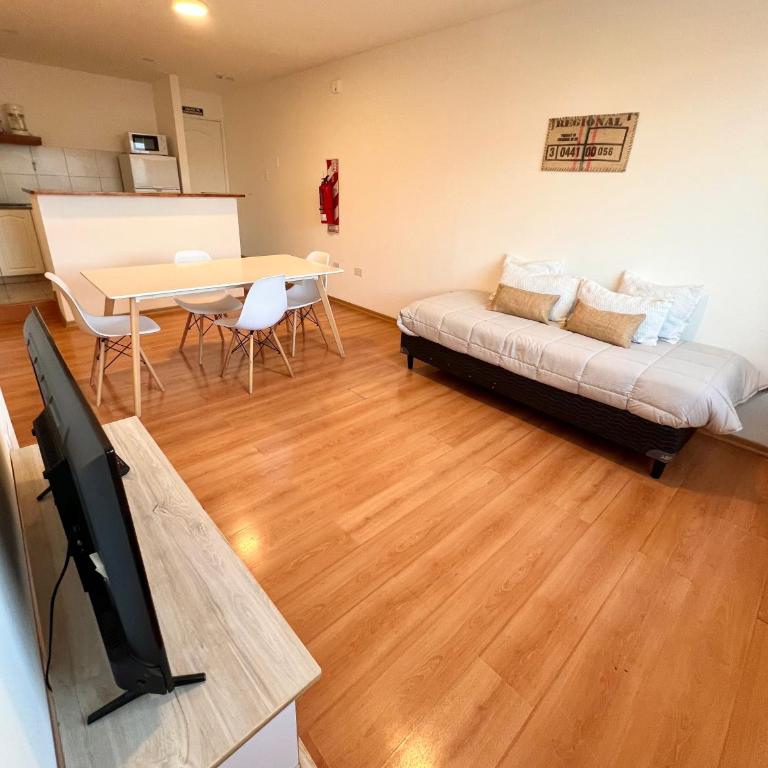 Amplio departamento renovado en el centro de la ciudad - Apartamento de 2 dormitorios - 19