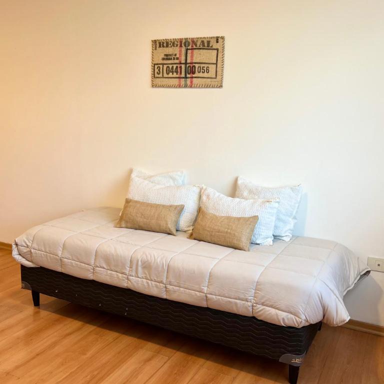 Amplio departamento renovado en el centro de la ciudad - Apartamento de 2 dormitorios - 20