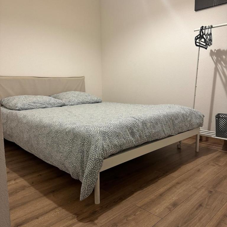 Christmas Market Cozy 1 bedroom and 1 convertible - One-Bedroom Apartment - 11