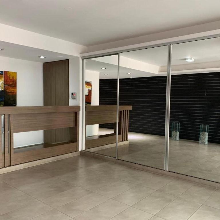 Amplio y Luminoso Departamento Arenales - One-Bedroom Apartment with Balcony and Mountain View - 20
