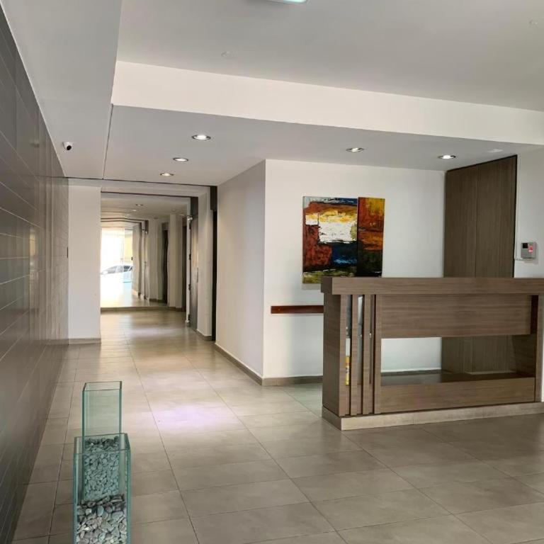Amplio y Luminoso Departamento Arenales - One-Bedroom Apartment with Balcony and Mountain View - 21