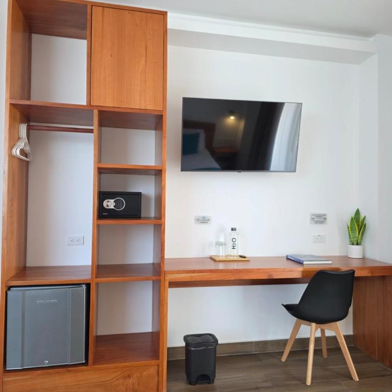 CASA GALAPAGOS by Hostal Fragata - Double Room with Private Bathroom - 9