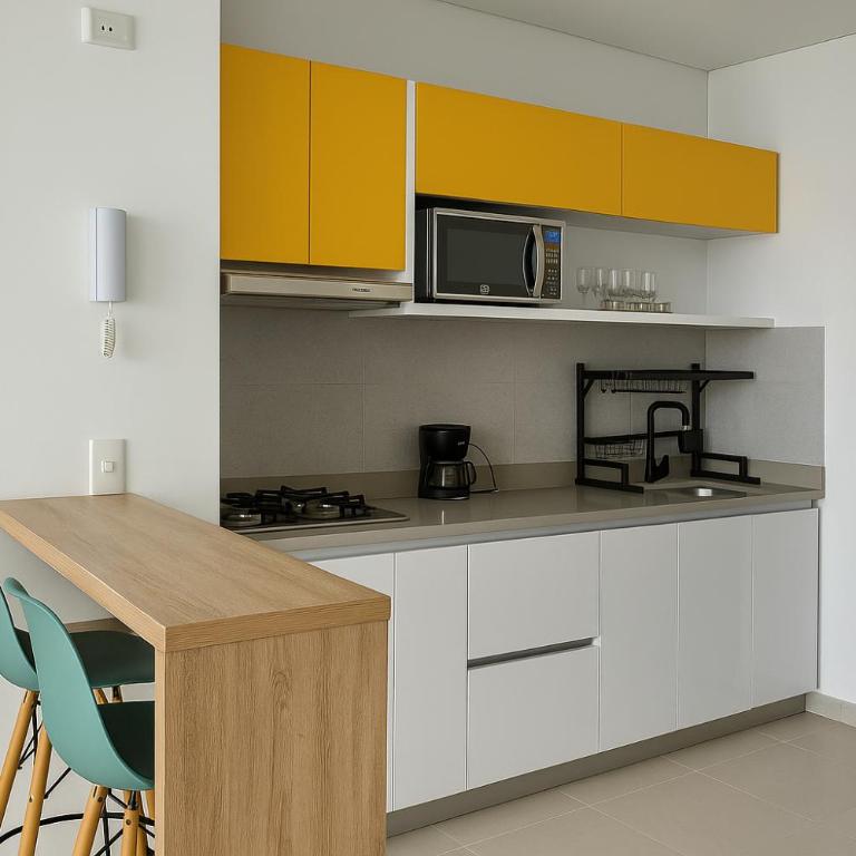 Apartamento con suite y encanto costero - Three-Bedroom Apartment - 6