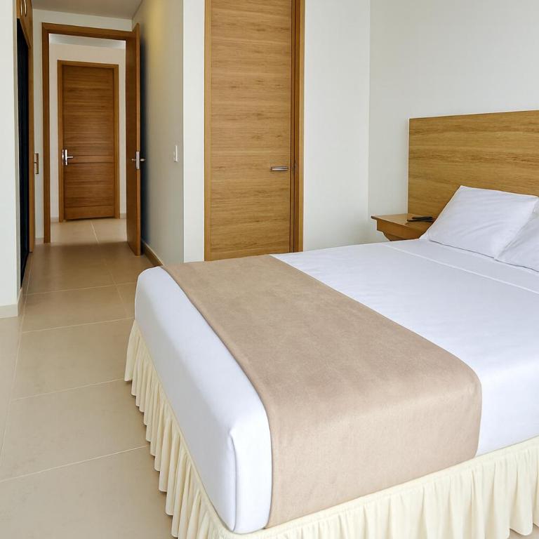Apartamento con suite y encanto costero - Three-Bedroom Apartment - 14