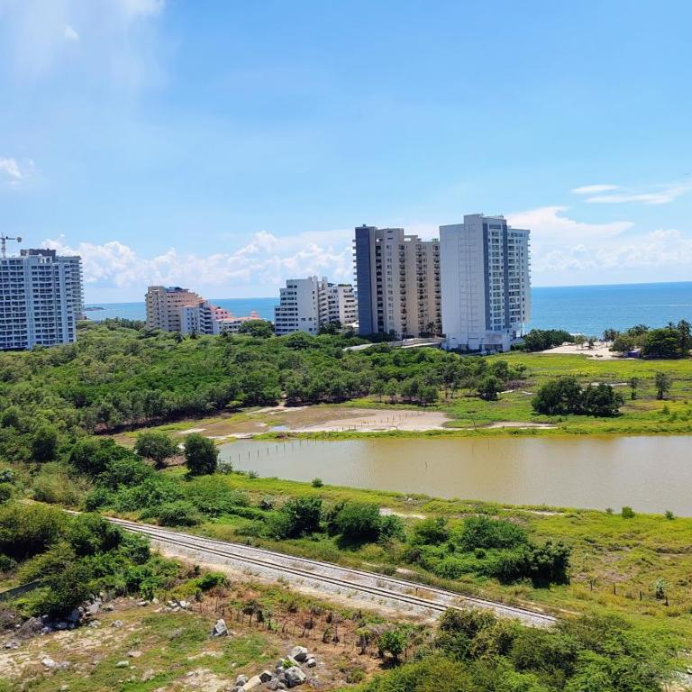 Apartamento con suite y encanto costero - Three-Bedroom Apartment - 18