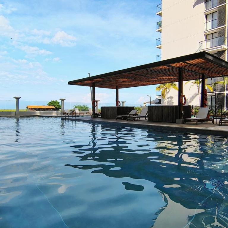 Apartamento con suite y encanto costero - Three-Bedroom Apartment - 31
