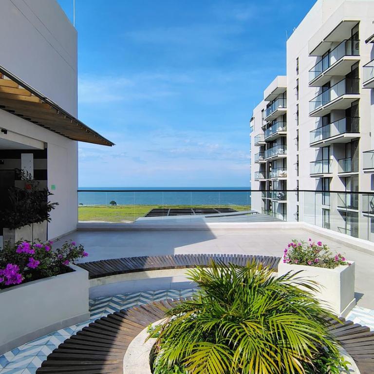 Apartamento con suite y encanto costero - Three-Bedroom Apartment - 36