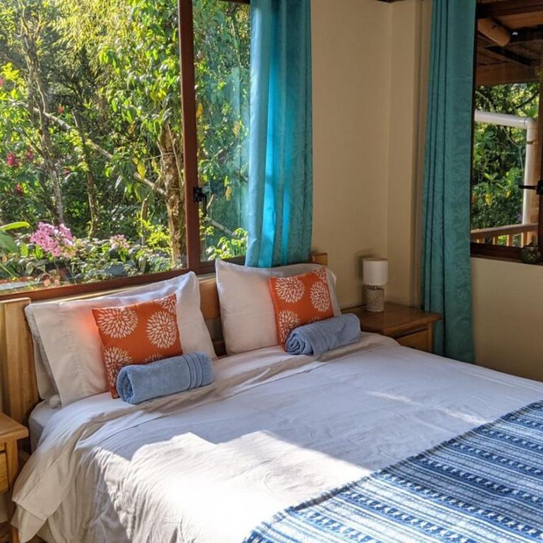 Casa Mandarina-Lush riverside cloud forest home- walk to town - Five-Bedroom House - 13