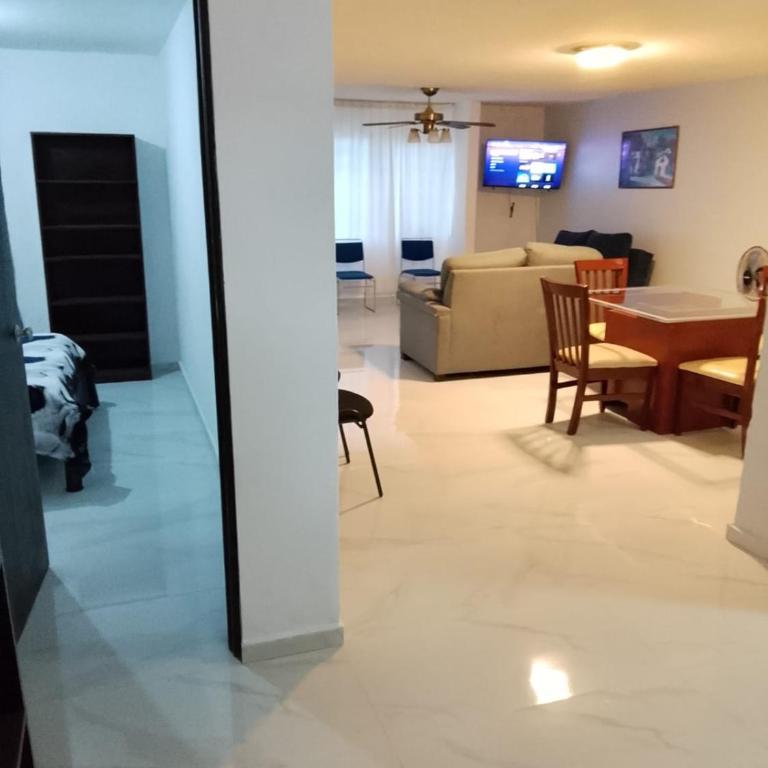 Amplía casa en Jardines Alcalde - Casa de 3 dormitorios - 10