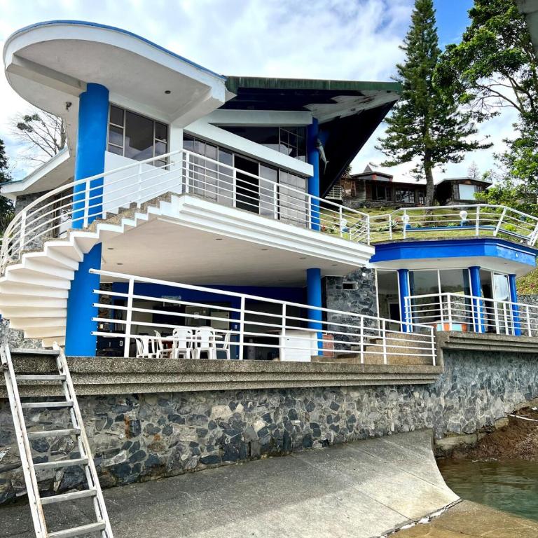 Chalet Lago Calima - Piscina Natural y Jacuzzi - Villa de 1 dormitorio - 23