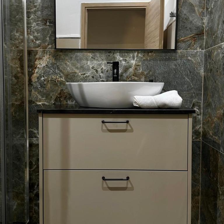 Gregory LeM Collection - Premium Quadruple Room - 9