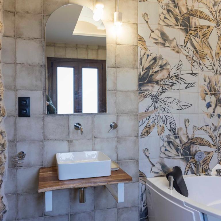 Portal Fosc Suites - Habitación Doble con bañera de hidromasaje - 13