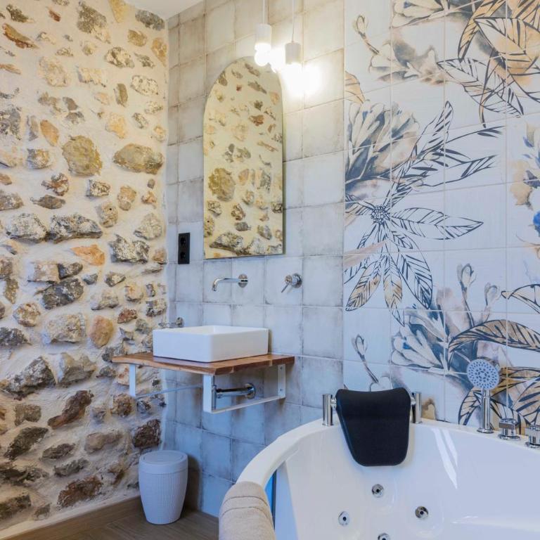 Portal Fosc Suites - Habitación Doble con bañera de hidromasaje - 3