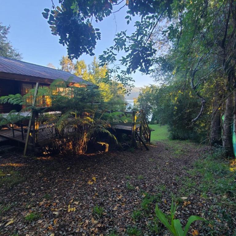 Cabaña Huenehue - Orilla de Lago - Three-Bedroom Vacation Home - 2