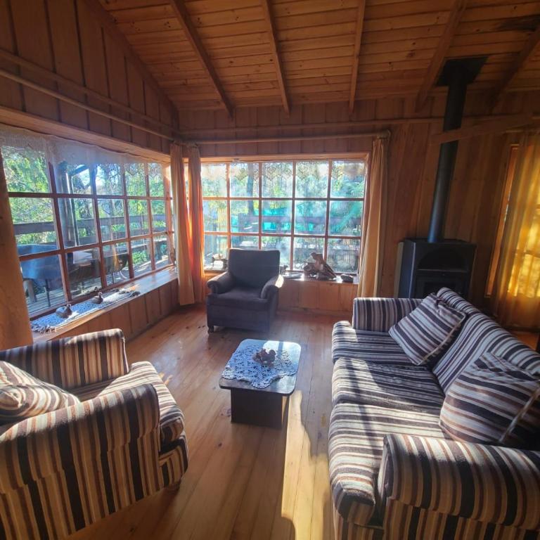 Cabaña Huenehue - Orilla de Lago - Three-Bedroom Vacation Home - 16