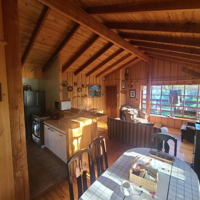 Cabaña Huenehue - Orilla de Lago - Three-Bedroom Vacation Home - 27