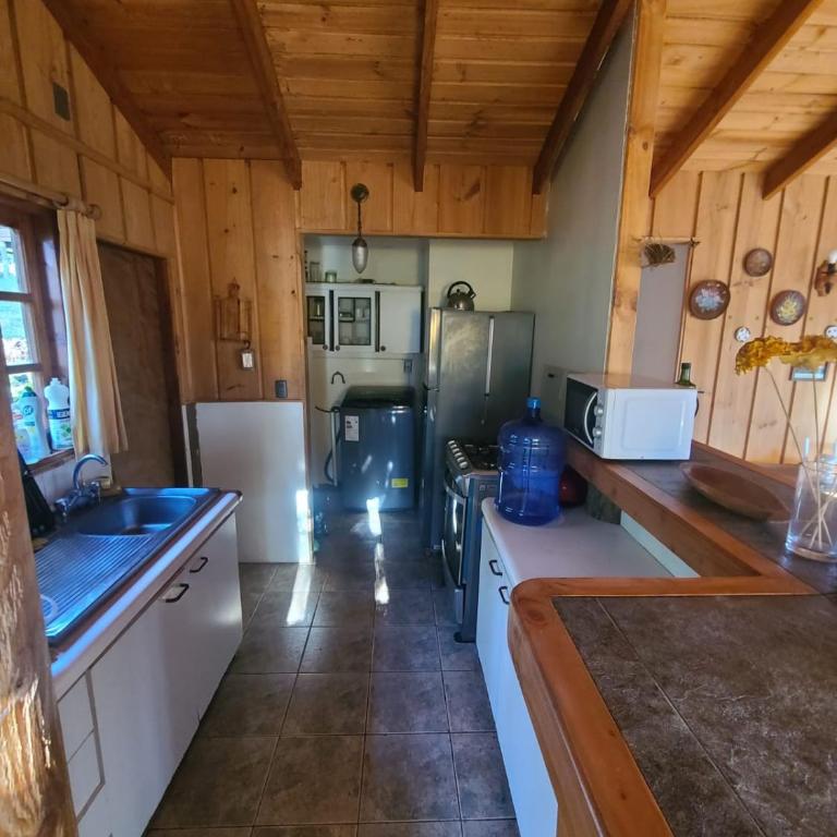 Cabaña Huenehue - Orilla de Lago - Three-Bedroom Vacation Home - 34