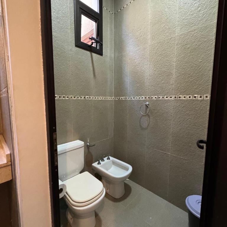 Alojamiento Zona Parque - Family Room with Private Bathroom - 3