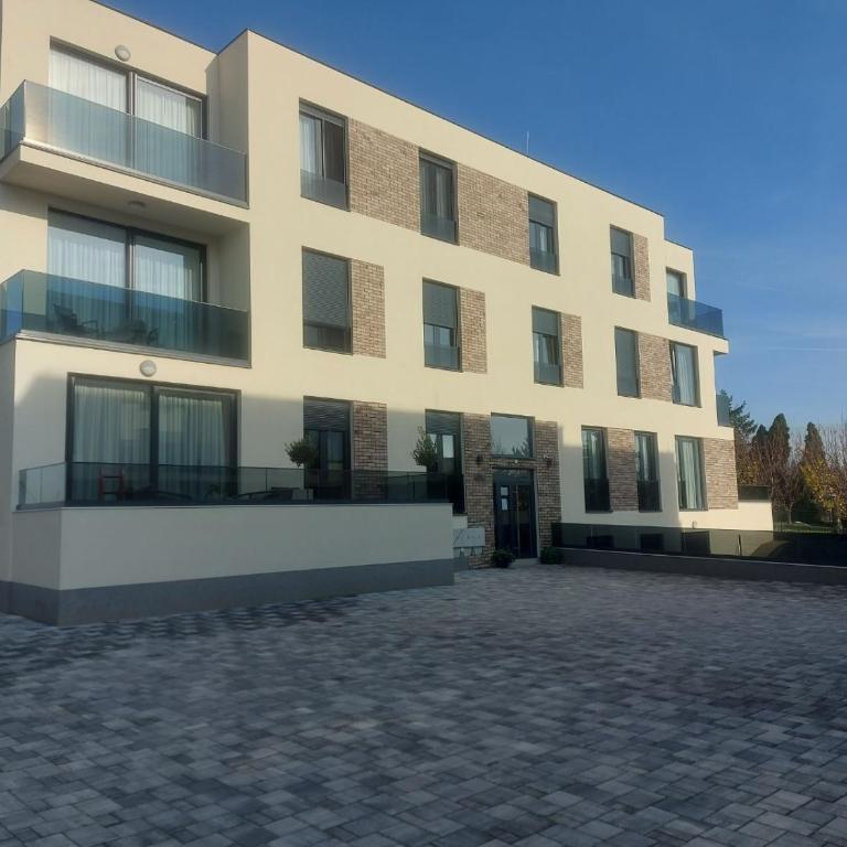 Danube Riverfront 8 - Two-Bedroom Apartment - 14