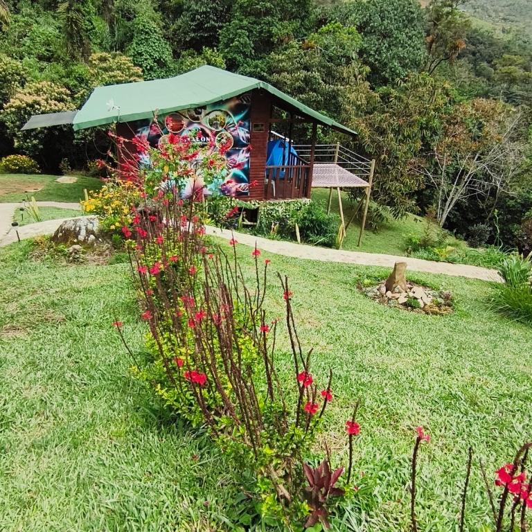 Finca AVALON Alejandria Antioquia - Cabaña con vistas al jardín - 3