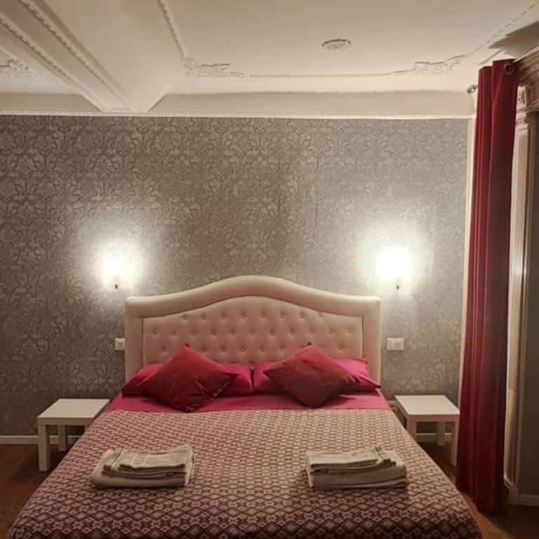 B&B Italian Guest Genova - Camera Matrimoniale con Bagno Privato Esterno - 5
