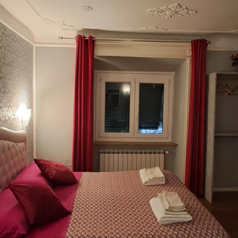 B&B Italian Guest Genova - Camera Matrimoniale con Bagno Privato Esterno - 4