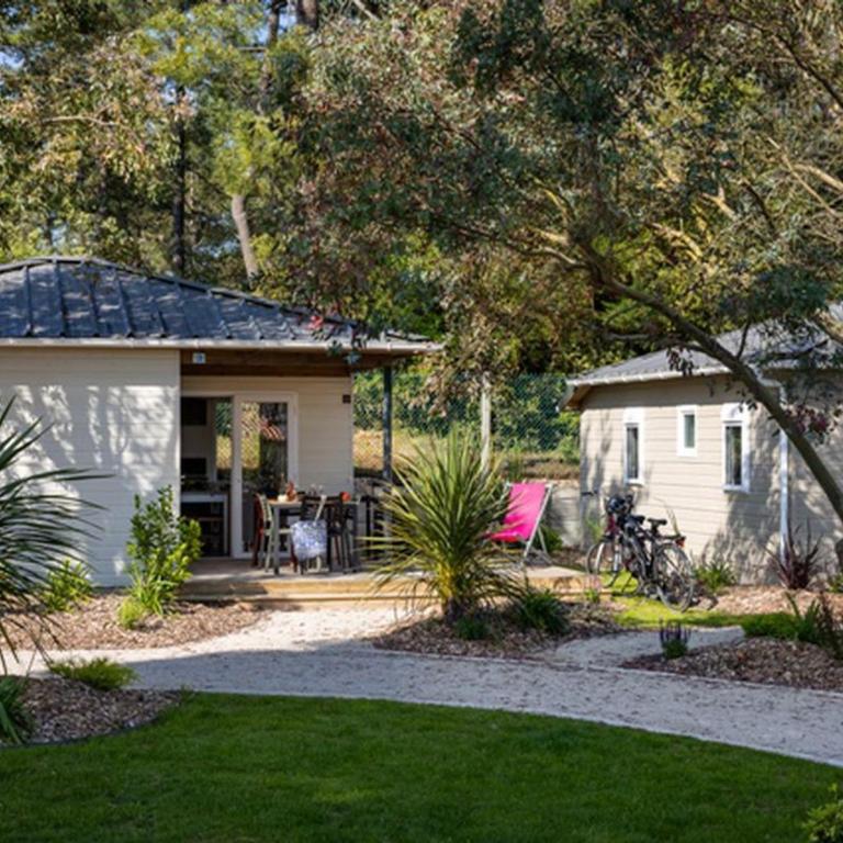 Chalet Premium avec Terrasse - 3 Chambres - API-1-52-907 - Chalet - 1
