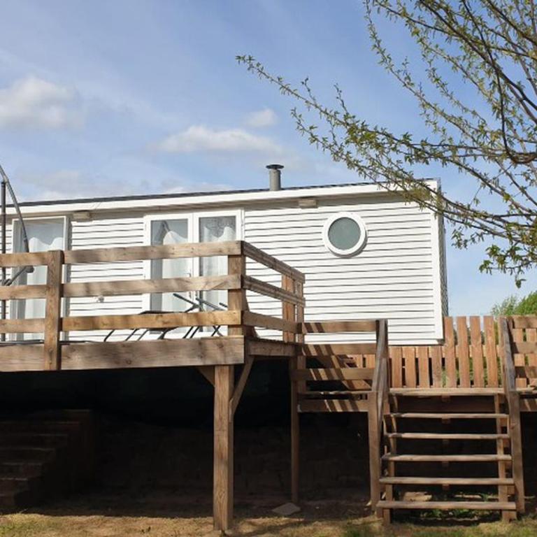 Mobil-home sur pilotis avec terrasse - API-1-52-1009 - Mobile Home - 1