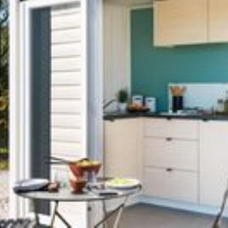 Mobil-Home Cozy avec Terrasse à Roquebrune-sur-Argens - API-1-52-1053 - Mobile Home - 2