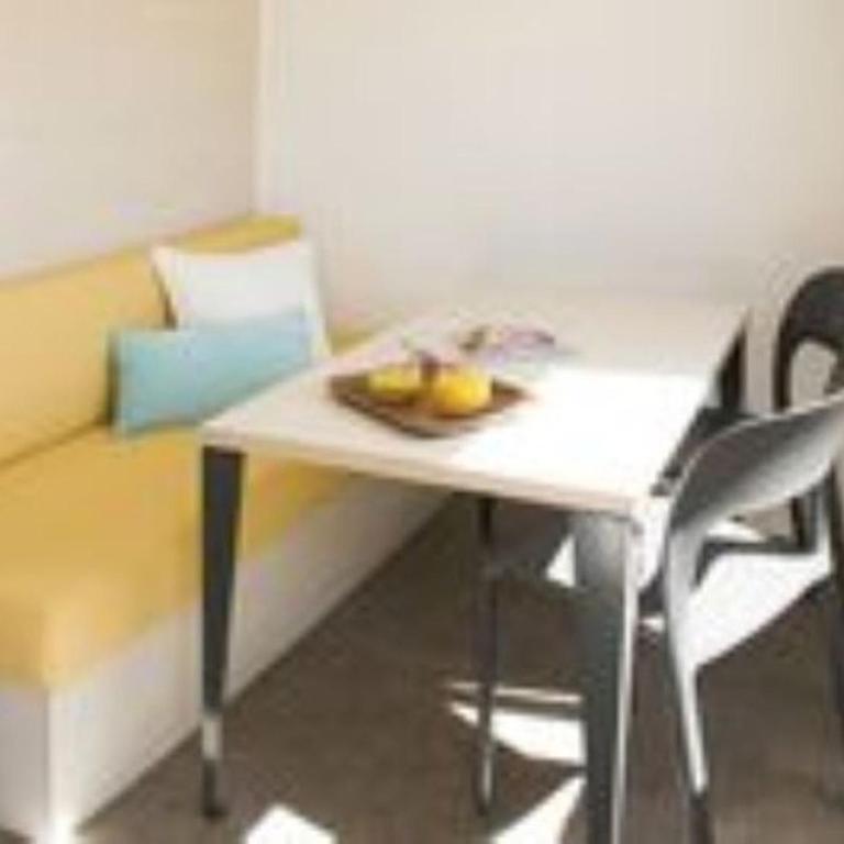 Mobil-Home Cozy avec Terrasse à Roquebrune-sur-Argens - API-1-52-1053 - Mobile Home - 3
