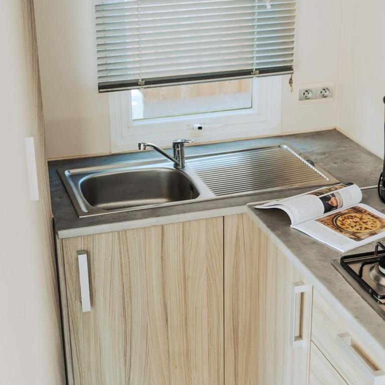 Mobil home avec terrasse à Saint-Jean-de-Monts - API-1-52-1095 - Mobile Home - 9